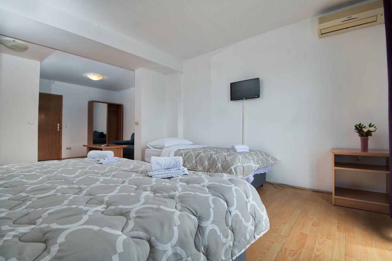 Motel More เนอุม ภายนอก รูปภาพ
